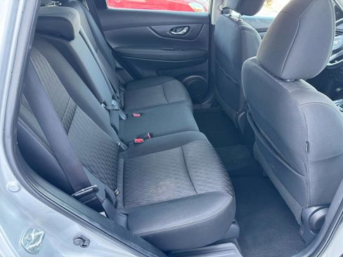 Used 2019 Nissan Rogue SV image 11