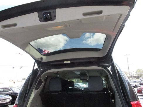 Used 2012 Chrysler Town & Country Touring-L w/ Driver Convenience Group image 27