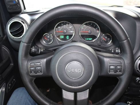 Used 2016 Jeep Wrangler Unlimited Sahara w/ Connectivity Group AWD/4WD image 12