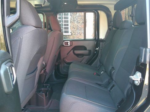 Used 2024 Jeep Gladiator Sport image 20