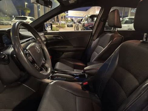 Used 2017 Honda Accord Sport image 11