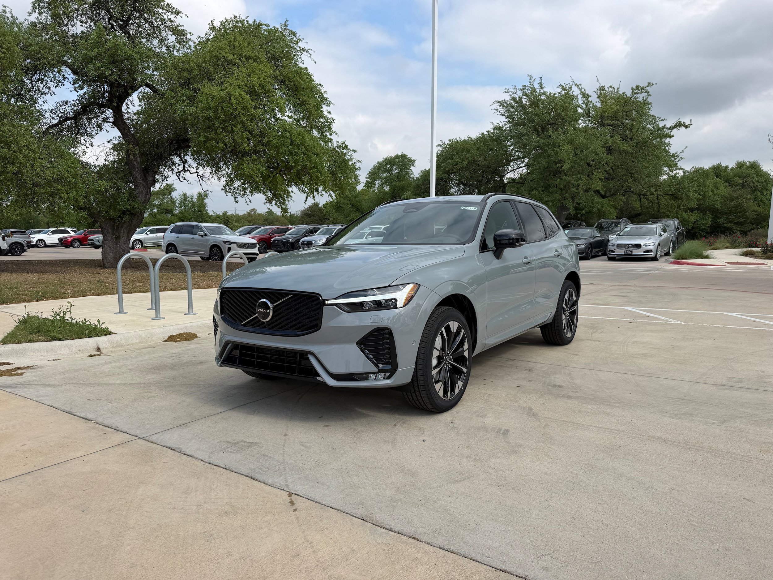 New 2026 Volvo XC60 B5 Plus w/ Protection Package Premier AWD/4WD image 2