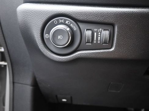 Used 2020 Chrysler Pacifica Touring w/ Advanced Safetytec Group FWD image 28