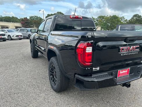 New 2026 GMC Canyon Elevation w/ Convenience Package image 3