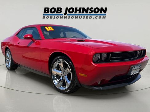 Used 2014 Dodge Challenger R/T w/ Sound Group II RWD image 1