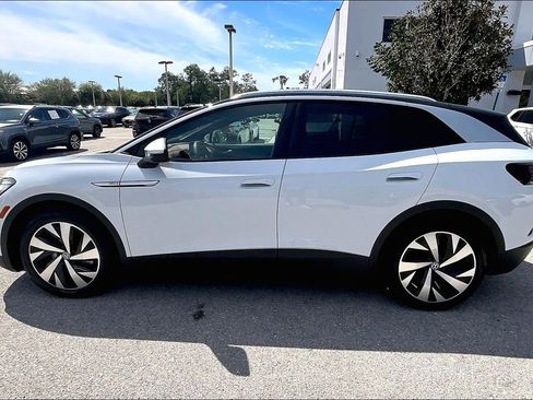 Certified 2022 Volkswagen ID.4 Pro S w/ Gradient Package image 8