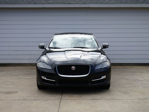 Used 2018 Jaguar XJ R-Sport image 7