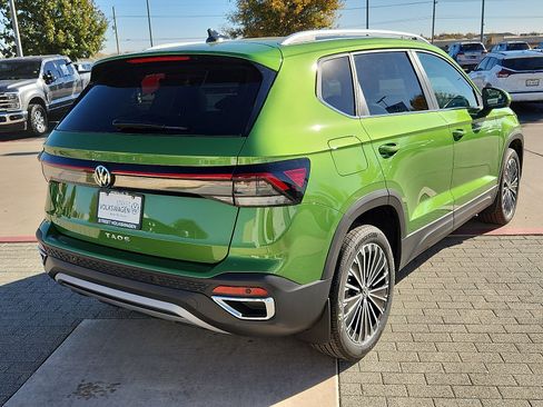 New 2026 Volkswagen Taos SE image 4