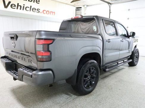 Used 2023 Nissan Frontier SV w/ Midnight Edition Package image 6