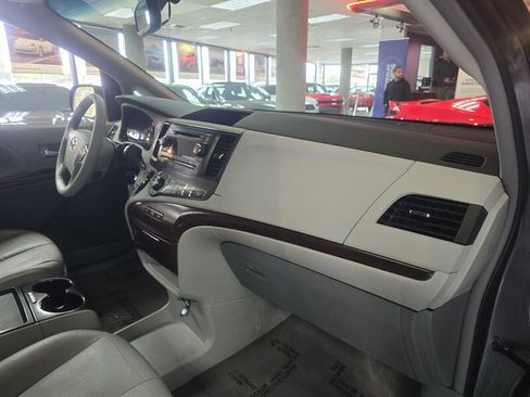 Used 2011 Toyota Sienna XLE image 15