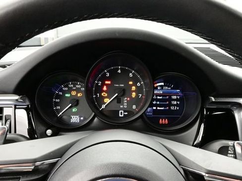 Certified 2025 Porsche Macan AWD/4WD image 9