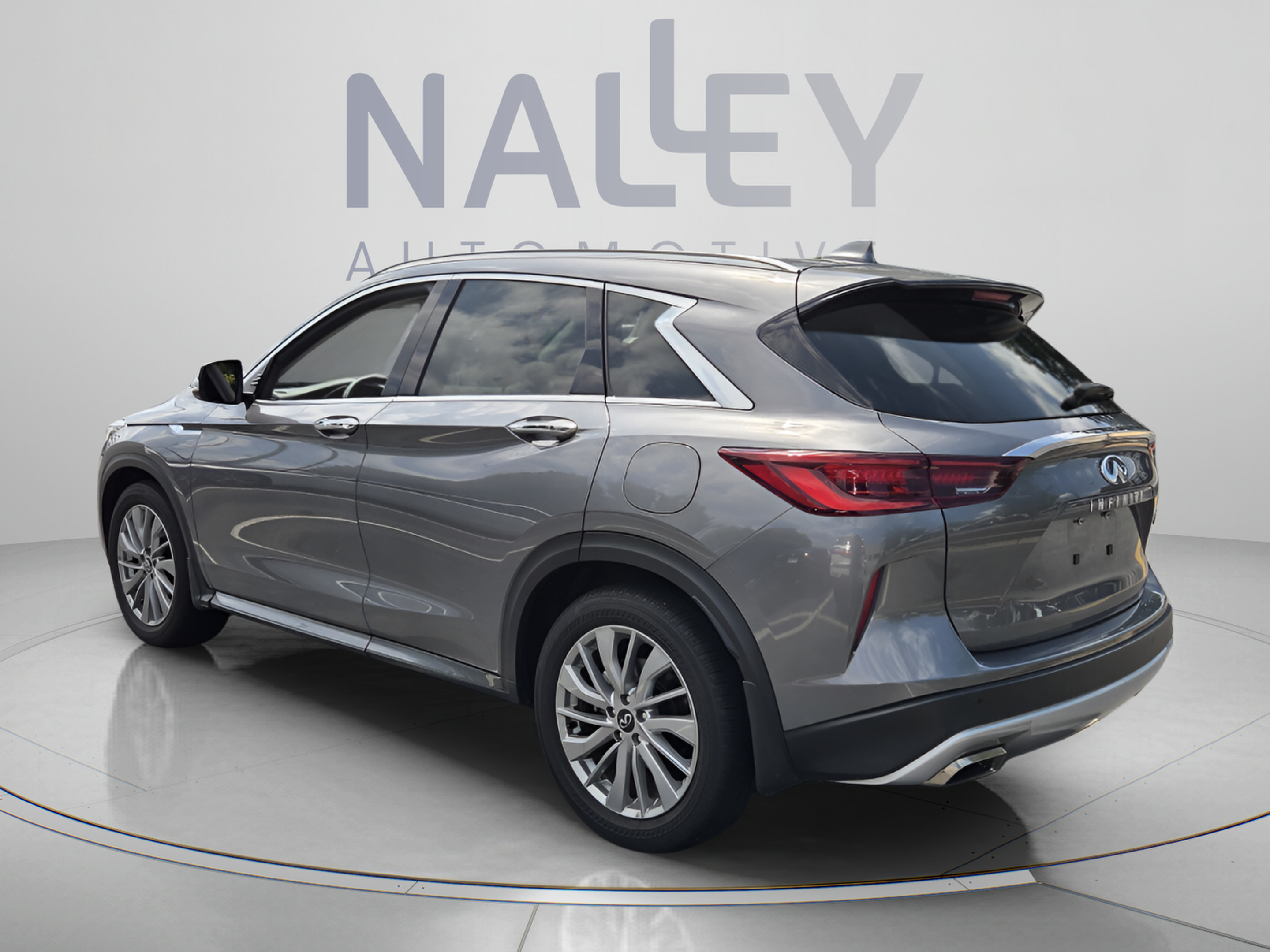 Used 2023 INFINITI QX50 Luxe FWD image 3