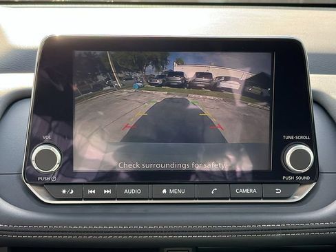 Used 2025 Nissan Rogue S AWD/4WD image 23