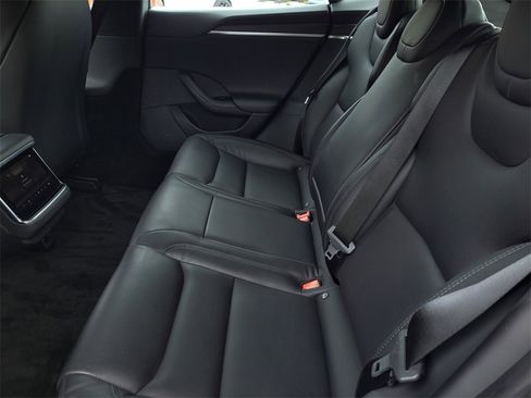 Used 2022 Tesla Model S image 11