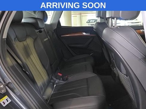 Used 2023 Audi Q5 e Premium w/ Convenience Package image 9