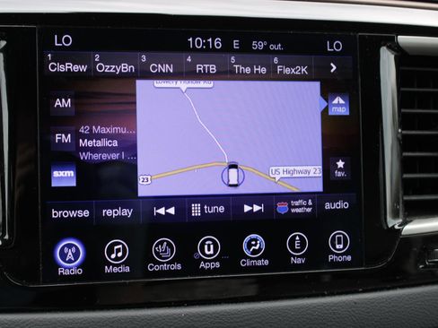 Used 2017 Chrysler Pacifica Touring-L image 36