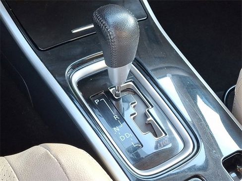 Used 2017 Mitsubishi Outlander SEL image 17