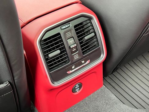 New 2026 Porsche Macan image 18