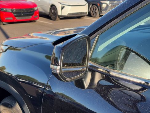 Certified 2024 Toyota Highlander XLE image 9