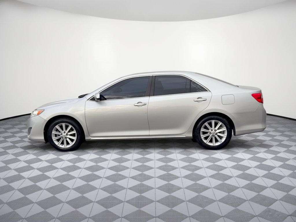 Used 2014 Toyota Camry XLE FWD image 2