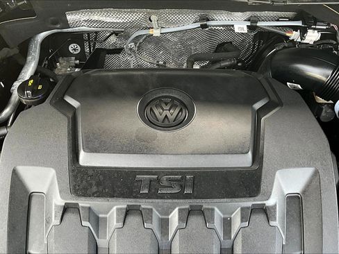 Used 2022 Volkswagen Tiguan SE w/ Panoramic Sunroof Package AWD/4WD image 34