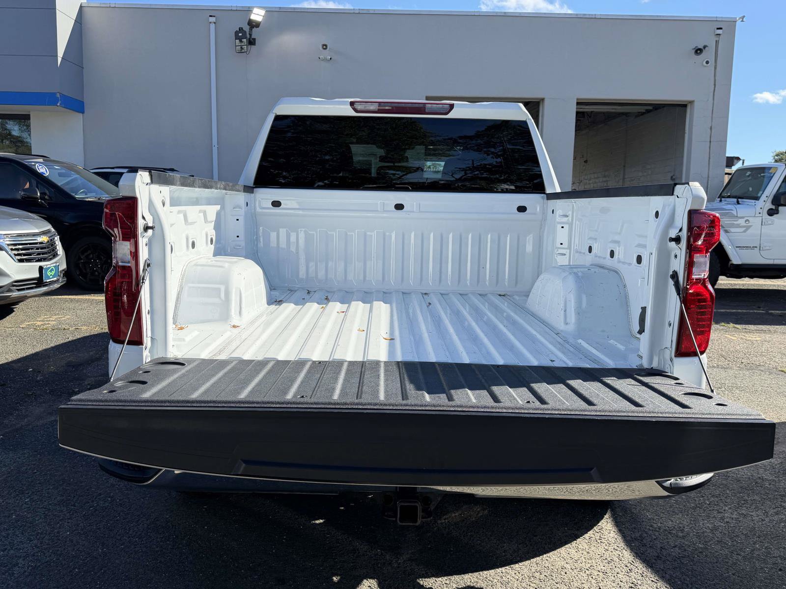 Used 2024 Chevrolet Silverado 1500 LT AWD/4WD image 7