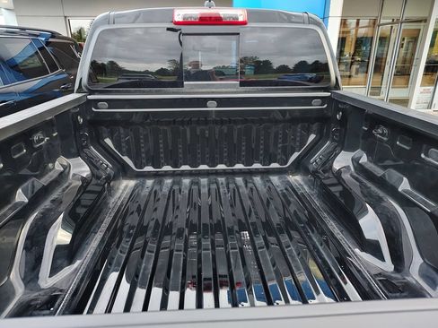 Used 2024 Chevrolet Colorado Z71 w/ Z71 Convenience Package 2 AWD/4WD image 10