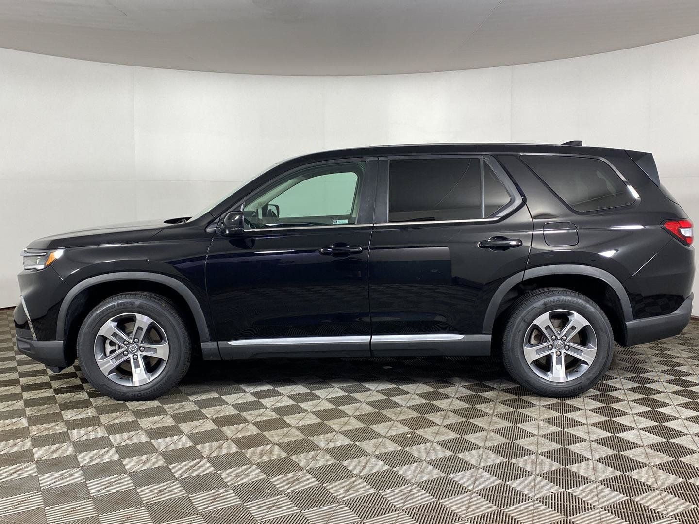 Used 2023 Honda Pilot EX-L image 3