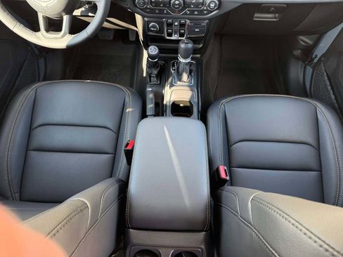 New 2025 Jeep Gladiator Sport image 25