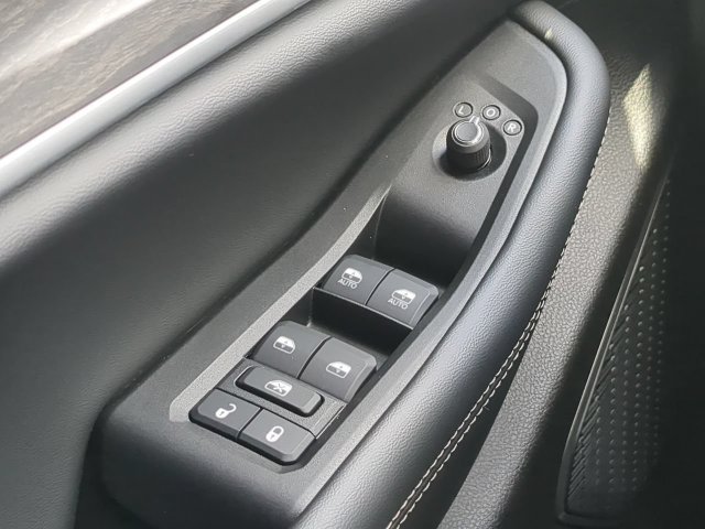 Used 2026 Jeep Grand Cherokee Limited w/ Limited Altitude Package AWD/4WD image 29