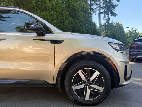 Used 2021 Kia Sorento EX w/ Panoramic Sunroof Package AWD/4WD image 3