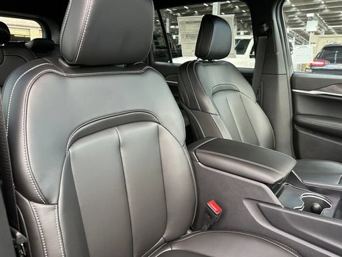 New 2026 Jeep Grand Cherokee L Limited w/ Limited Altitude Package AWD/4WD image 14