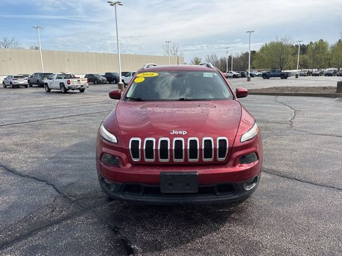 Used 2016 Jeep Cherokee Latitude image 2