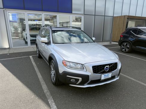Used 2015 Volvo XC70 T6 image 1