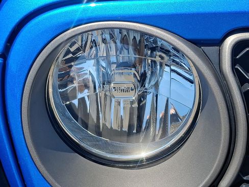 Used 2025 Jeep Wrangler Unlimited Sport AWD/4WD image 8