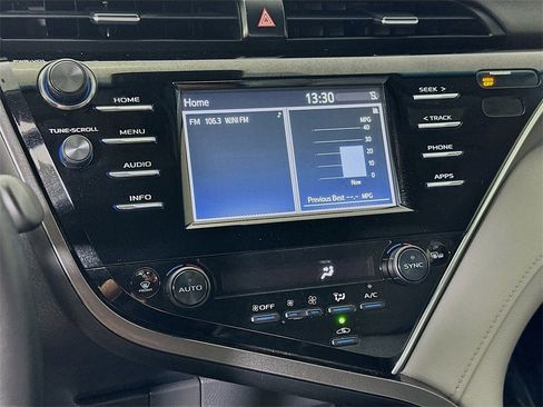 Used 2018 Toyota Camry XSE image 20