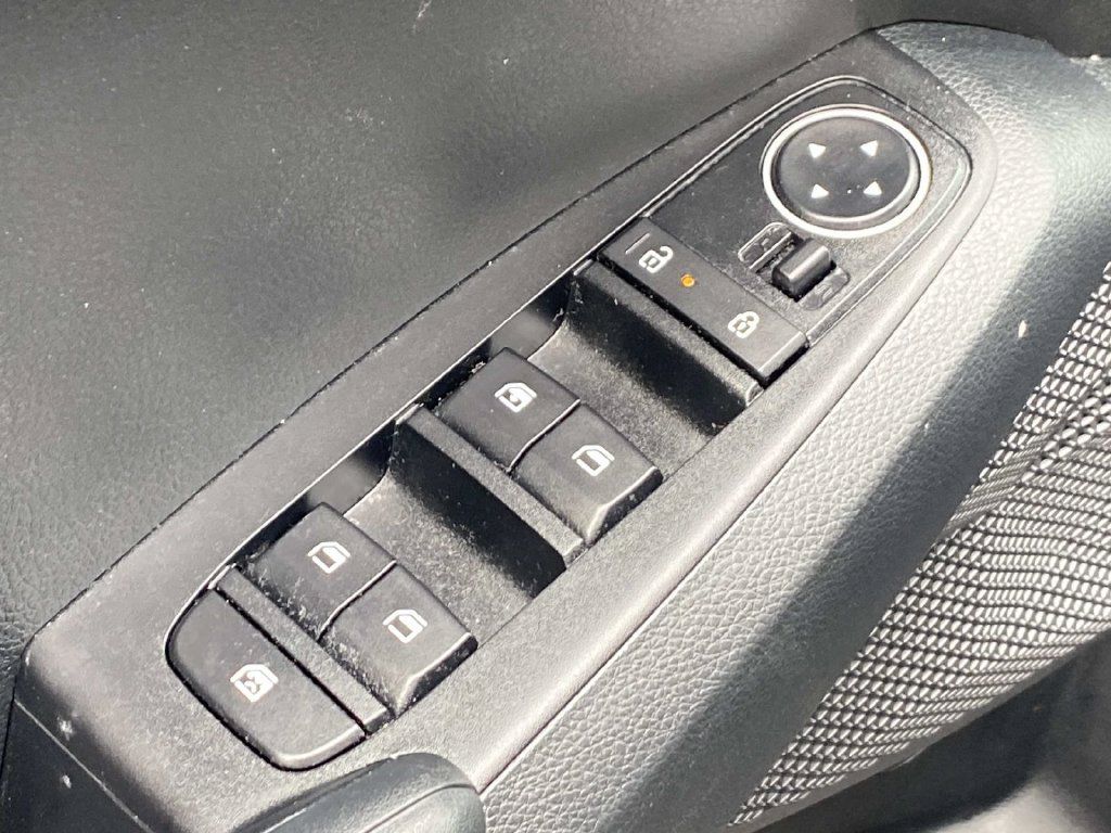 Used 2025 Kia Seltos LX AWD/4WD image 28
