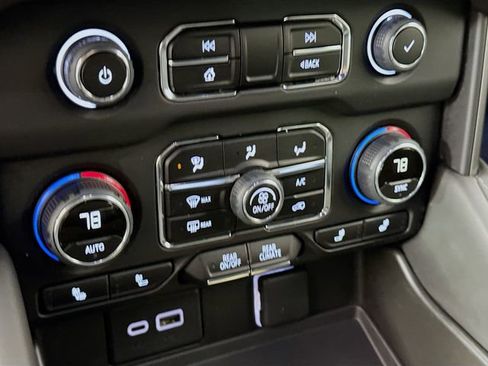 Used 2023 Chevrolet Tahoe LT w/ Luxury Package image 18