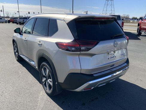 Used 2023 Nissan Rogue Platinum image 11