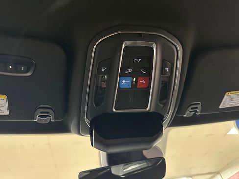 Certified 2024 Jeep Wagoneer Series III AWD/4WD image 35