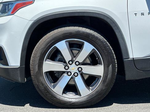 Used 2021 Chevrolet Traverse LT w/ LT Premium Package AWD/4WD image 27