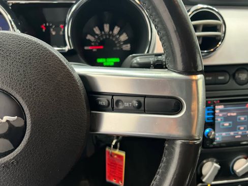 Used 2005 Ford Mustang Deluxe image 20