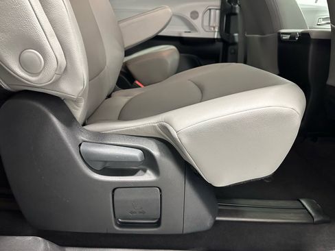 Used 2025 Toyota Sienna XLE image 56
