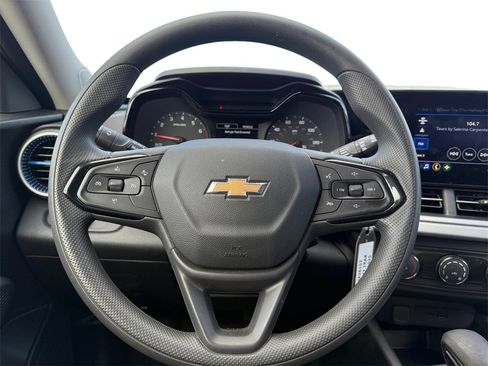 Used 2025 Chevrolet Trax LS w/ Driver Confidence Package image 12