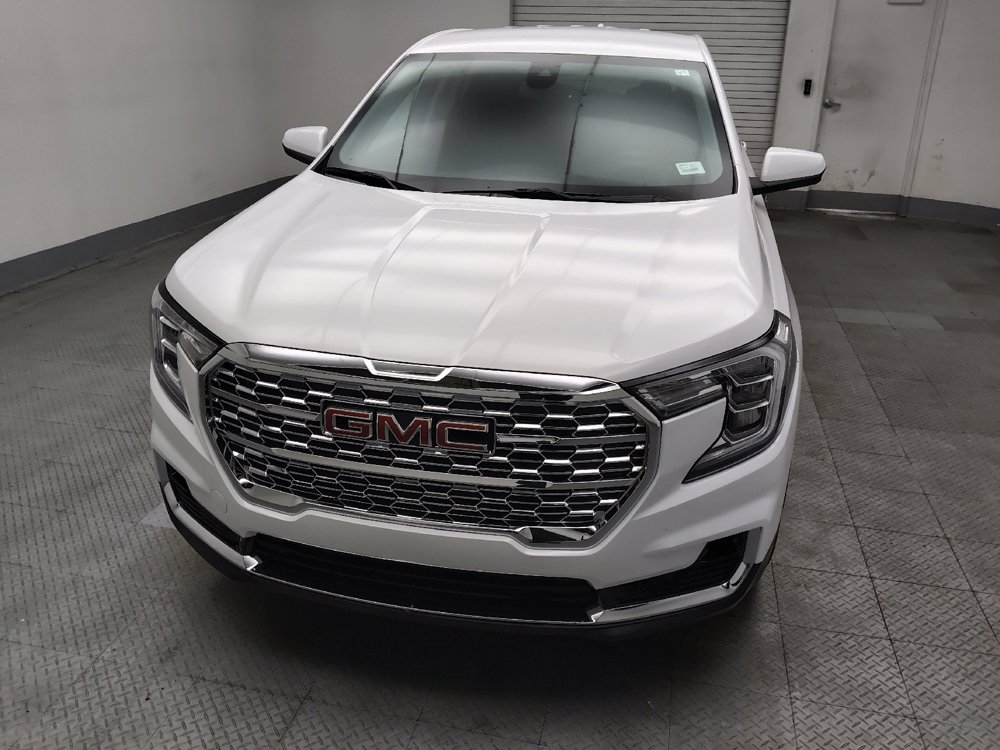 Used 2024 GMC Terrain SLE FWD image 15
