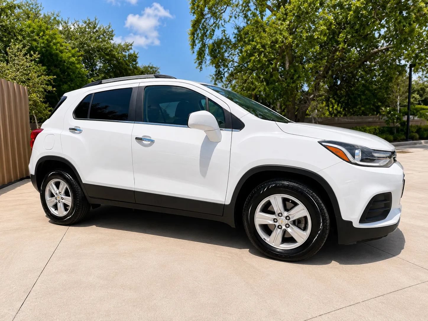 Used 2020 Chevrolet Trax LT w/ LT Convenience Package FWD image 10