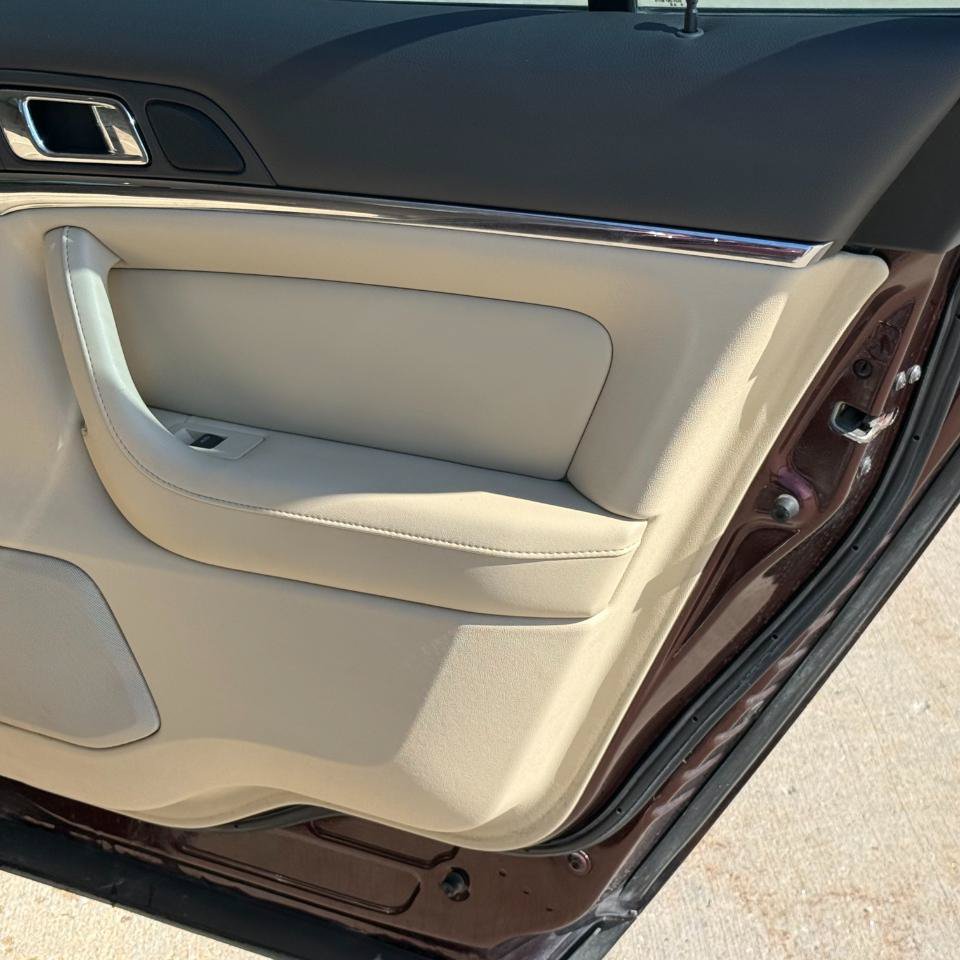 Used 2010 Lincoln MKS FWD image 27