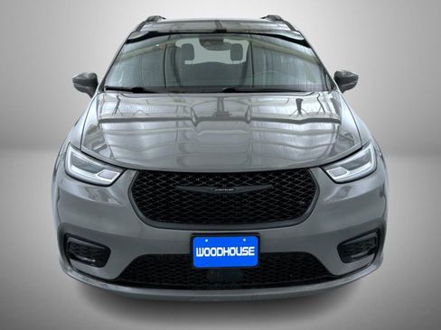 Used 2021 Chrysler Pacifica Touring w/ S Appearance Package image 2