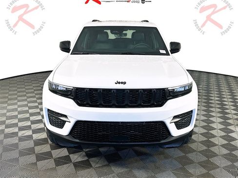 New 2025 Jeep Grand Cherokee Altitude image 2