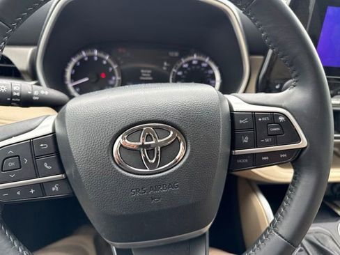 Certified 2024 Toyota Highlander XLE AWD/4WD image 19
